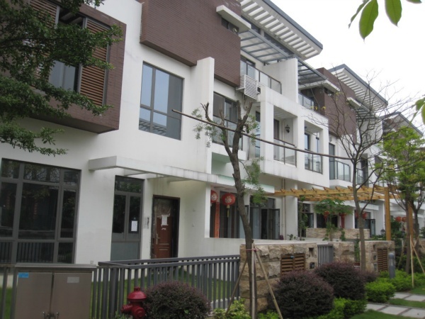 金山谷别墅,5室豪华装修绝对正气超值,送300平面花园!