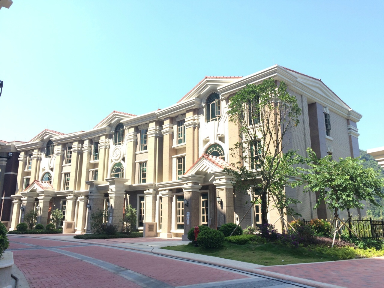 御湖名邸别墅婚房首选,业主急售,看完房什么都能商量!